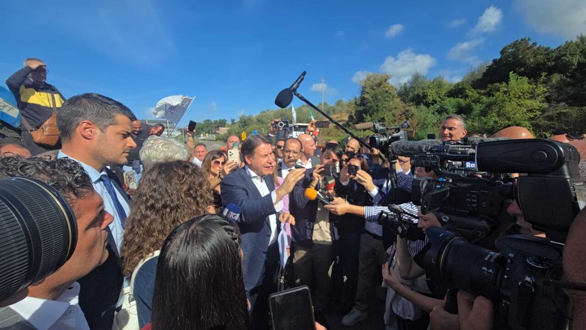 Conte incontra trasportatori e agricoltori, 'sono qui per ascoltarvi'